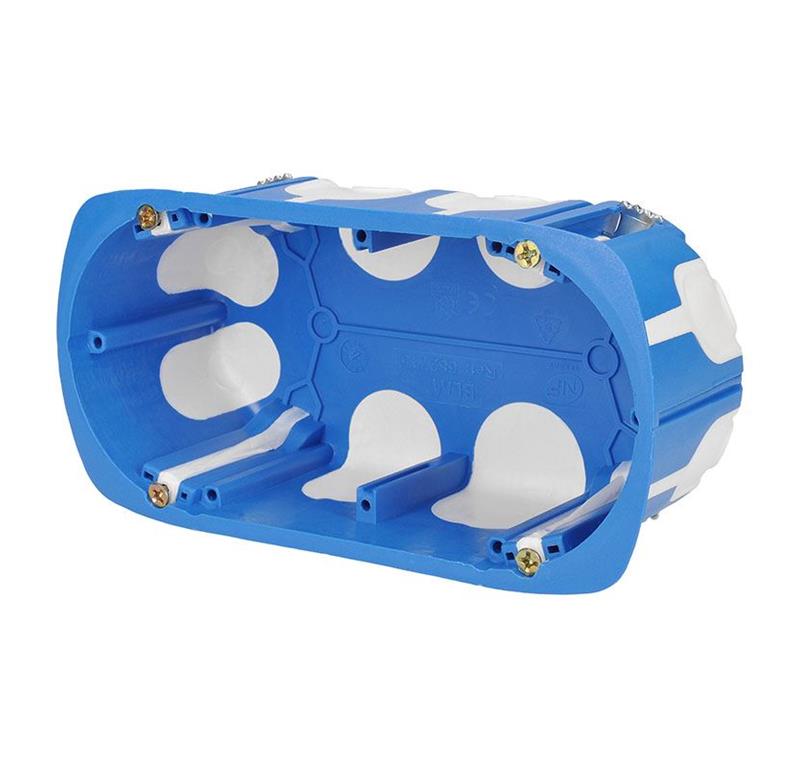 Vtičnica 4M 2x220V mat bela IP55